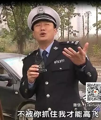 那个穿着制服、说着川普,却红到岛国的成都男子,原来是他!