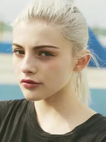 如何区分散粉和粉饼,干皮定妆用散粉还是蜜粉