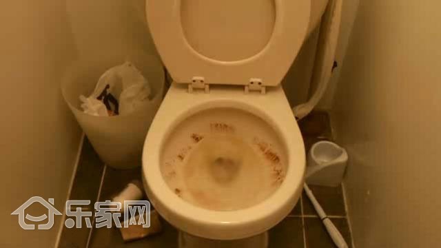 她不小心把泡腾片掉进洗手盆,家人竟然还连连赞好!