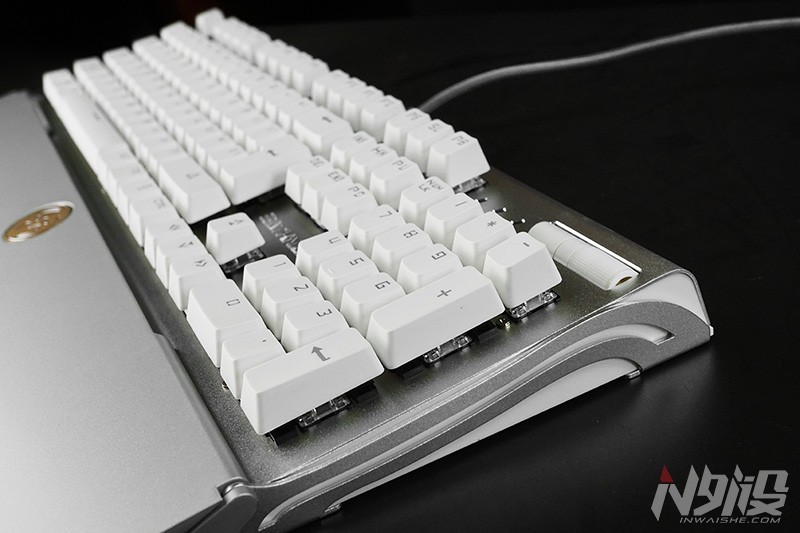 自带手托防尘罩的机械键盘,蝙蝠骑士机械键盘拆解