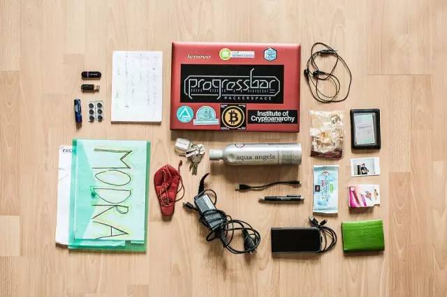 我们撬开了14个黑客的背包，看了看他们每天究竟带着些什么