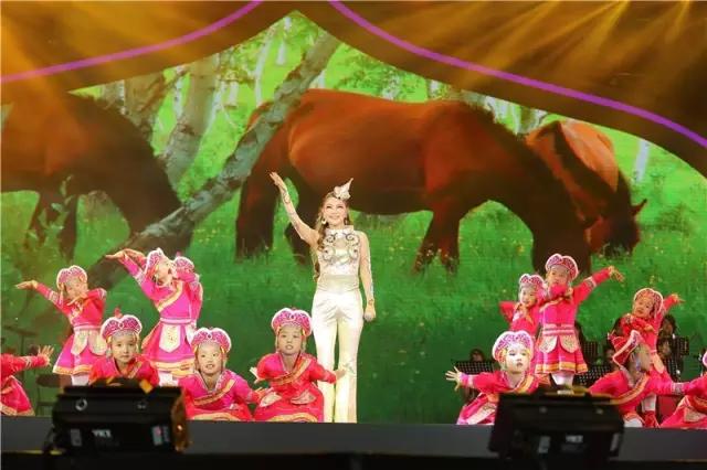 乌兰图雅王丽达演唱会40首连唱,乌兰图雅套马杆2020群星演唱会