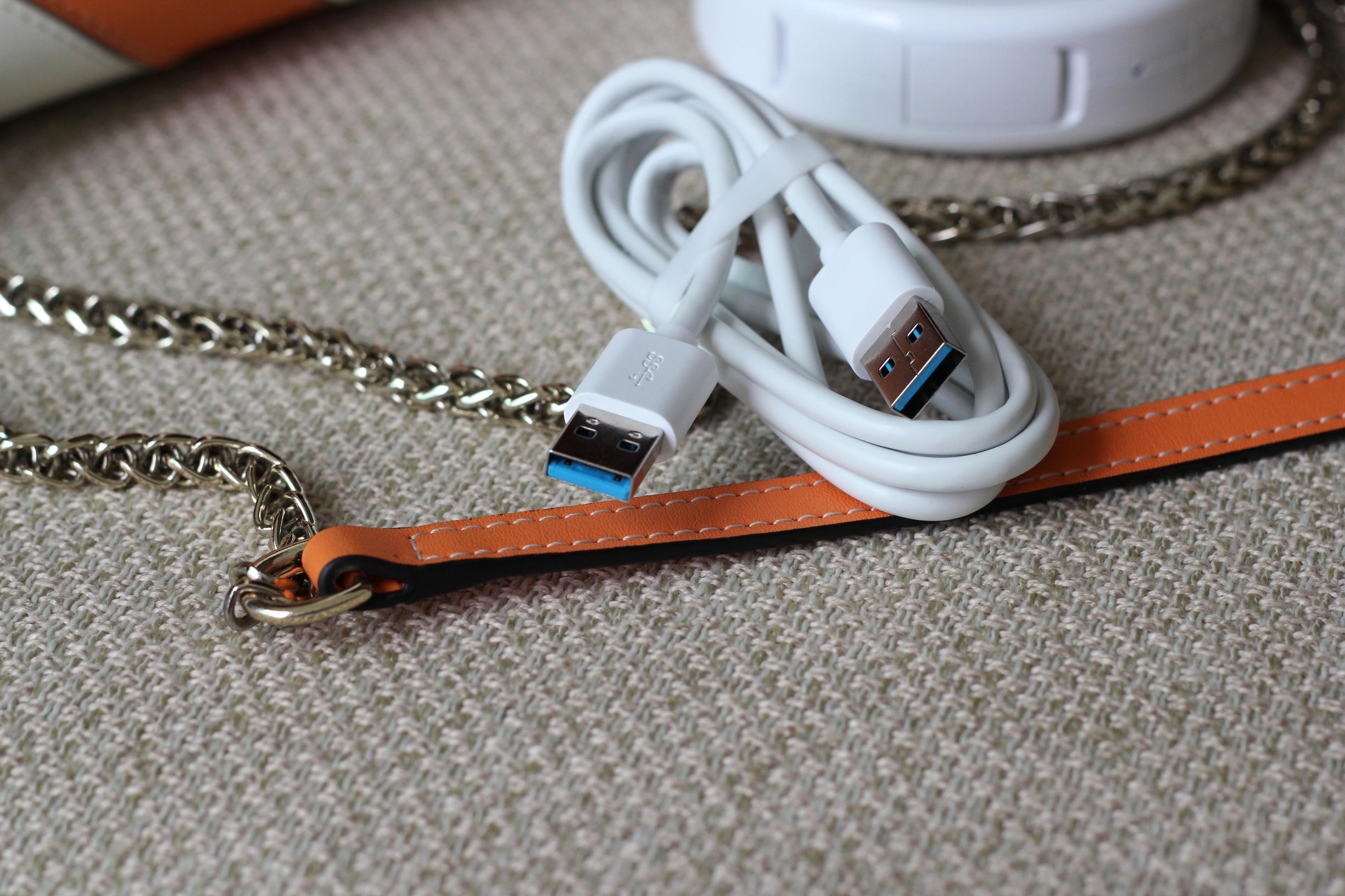 妹子的粉饼盒能变身为无线充电器？耐尔金隐士让你不得不服