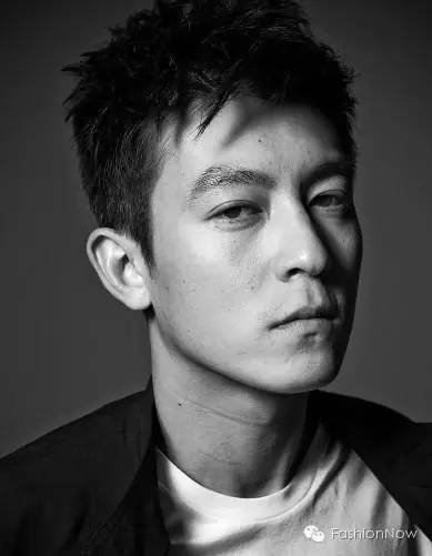 他的女朋友很多，但挚爱一直没变过