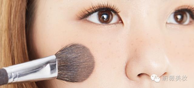 化妆这么多年遮瑕膏你用对了吗,新手必看化妆刷的正确使用方法