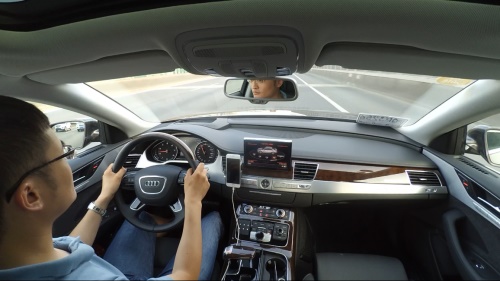 一切为了老板,2022奥迪a8l霍希版试驾视频