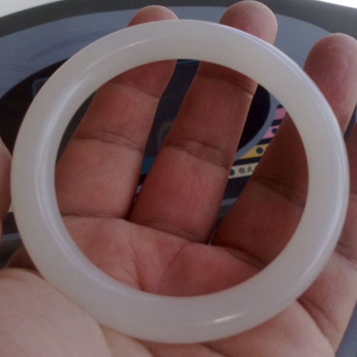 和田玉手镯常见的以假乱真把戏。