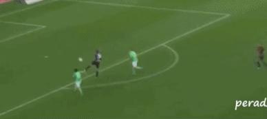 足球小易倒钩凌空射门,双人凌空倒钩足球小将