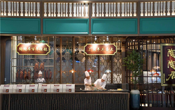 首航乘客,机场t2航站楼正式启用