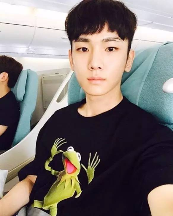 最近年轻人都喜欢什么牌子的衣服,少女心夏季衣服推荐