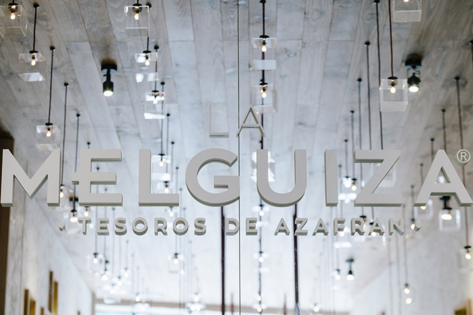 藏红花盒子上面的ssss 是什么意思 (藏红花圆盒子怎么打开)