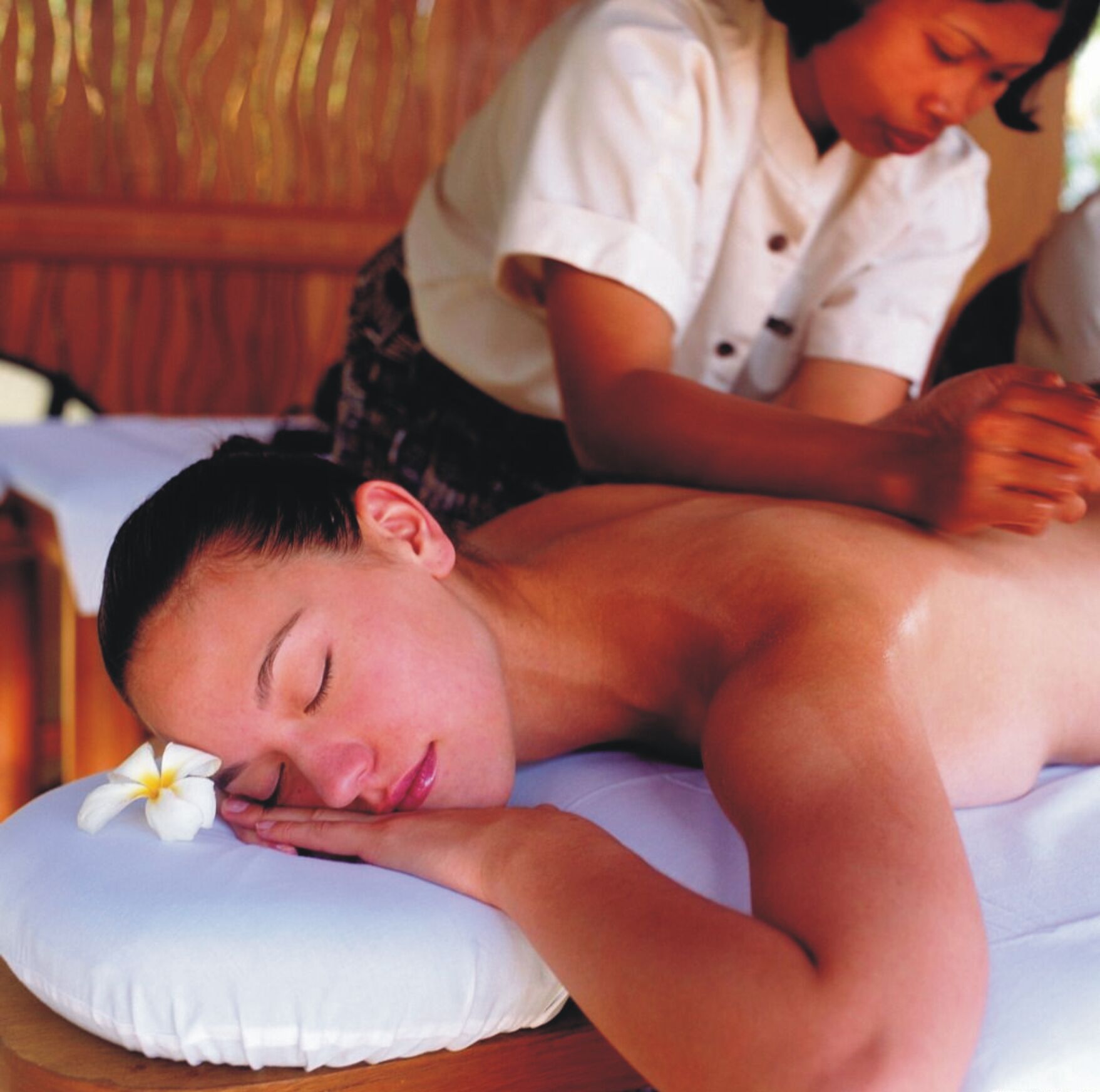 体内湿气太重拔罐是紫黑色,放血拔罐对湿气太重有用吗