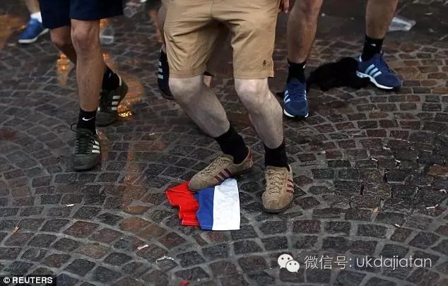 欧洲杯俄罗斯足球场斗殴,欧洲杯英国足球流氓