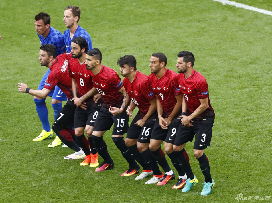 耐克阿迪彪马赞助的球队,欧洲杯阿迪赞助球队