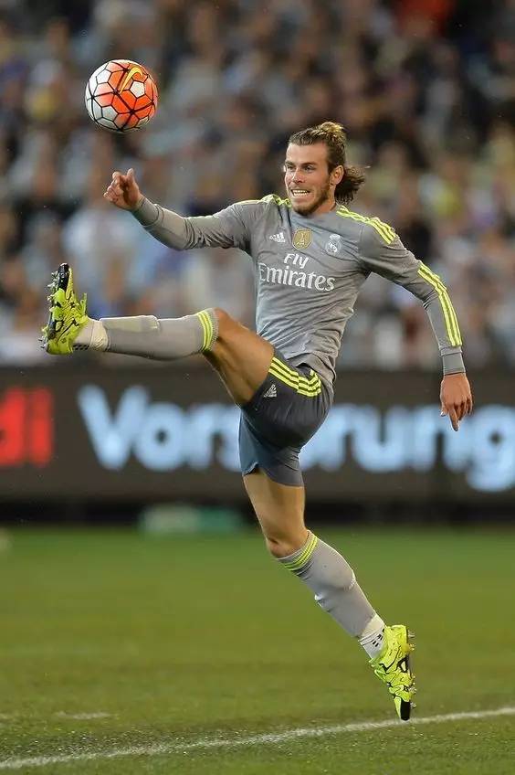 有棱条的足球鞋,综合性比较强的足球鞋推荐