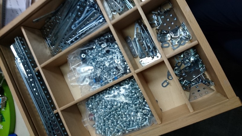 埃菲尔铁塔是怎样建成,埃菲尔铁塔怎么建成的