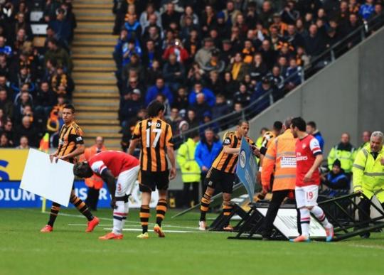 足球下冰雹怎么办,足球比赛遭遇雷暴天气