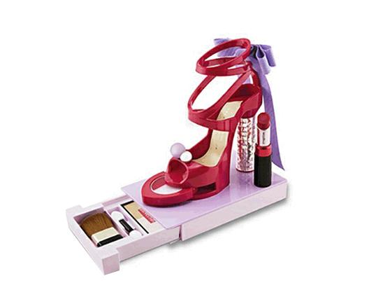 去年她穿阿迪王,今年就混进了时尚圈