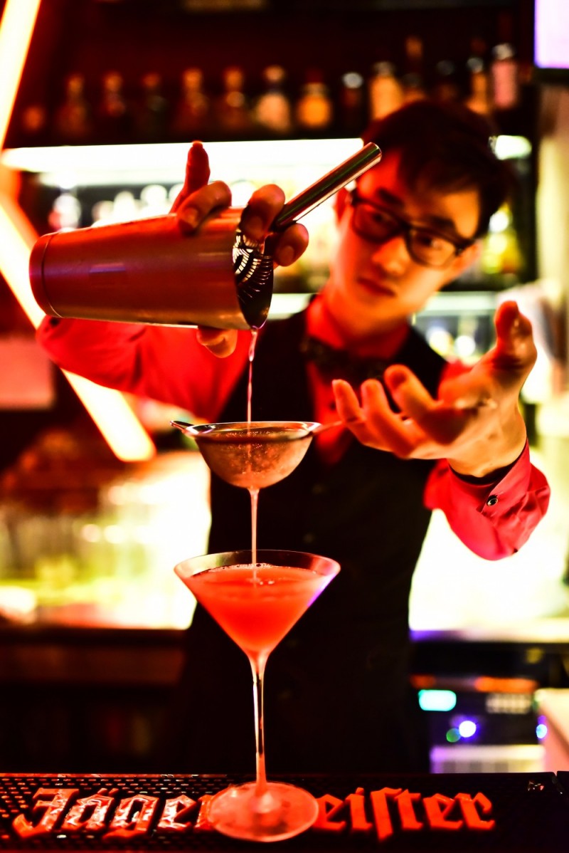 寻找广州至HIT看球BAR｜酒吧太吵，清吧太淡，这里刚刚好