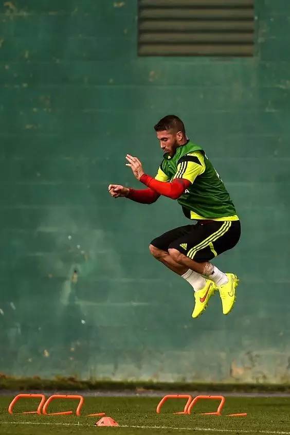 足球鞋知识科普之如何挑选足球鞋,综合性比较强的足球鞋推荐