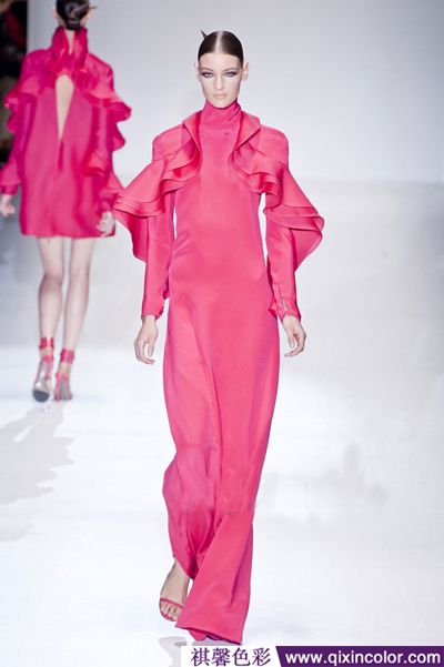 色彩培训班穿衣风格设计,2024荷叶边流行女装