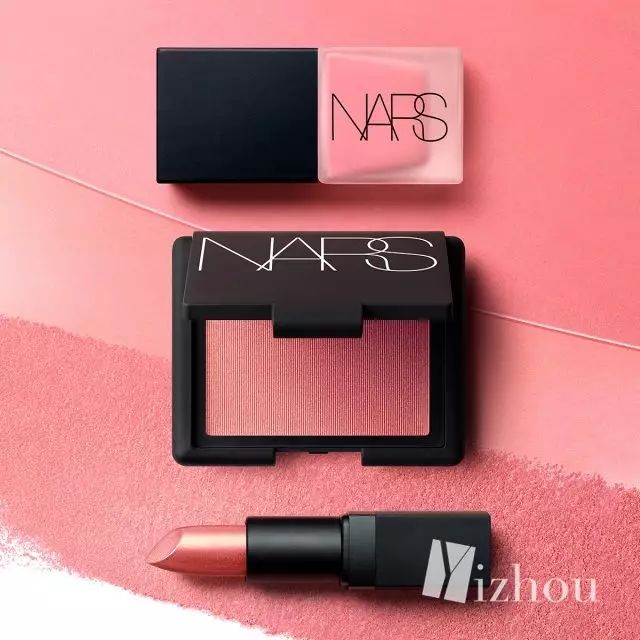 现在的美妆品的名字太太太太少儿不宜了，“一丝不挂”、“事后清晨”、Sex-Proof……