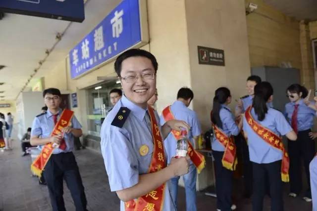 进入高温“烧烤”模式，看西铁青年怎样为了大家的安全代言！