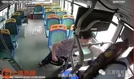 女子被塞进后备箱后续,女子遭男子强塞后备箱