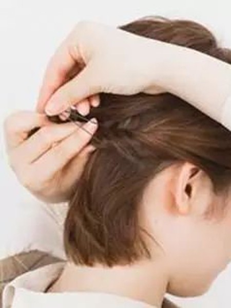 穿汉服中短发扎丸子头怎么扎好看,显年轻的发型扎法半扎短发