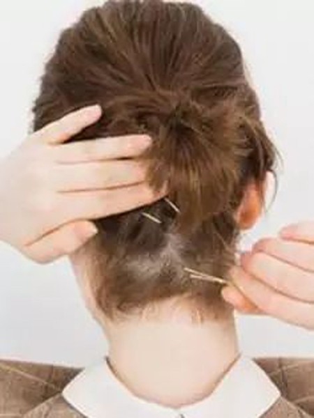 穿汉服中短发扎丸子头怎么扎好看,显年轻的发型扎法半扎短发