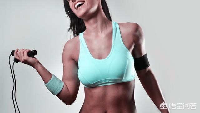 跳绳跟跑步哪个比较伤膝盖,跑步机跑步和跳绳哪个更伤膝盖