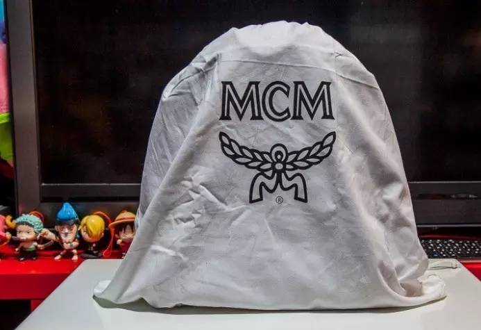 剁手好物分享,新款mcm双肩包樱花粉