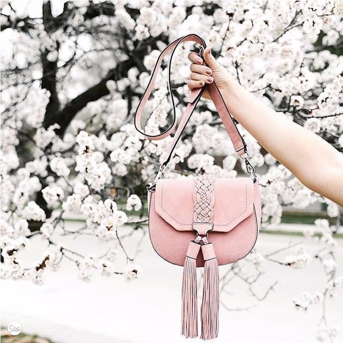 100个值得买的包包品牌,今年很流行宽肩带包包