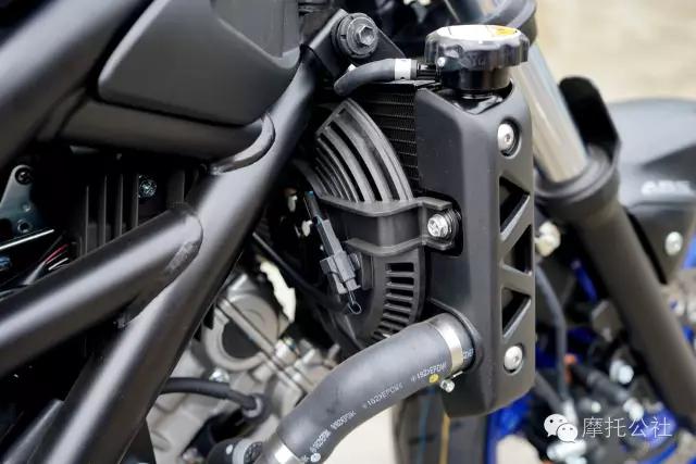 铃木gw250双缸水冷最新款街车,gw250神车到底怎么样