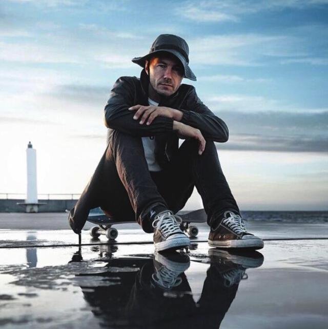 打个屁伞,真·青年就该披上雨衣起来嗨|潮物草坪