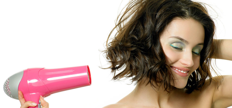 烫发洗发后用弹力素还是精油,烫发后多久护理头发