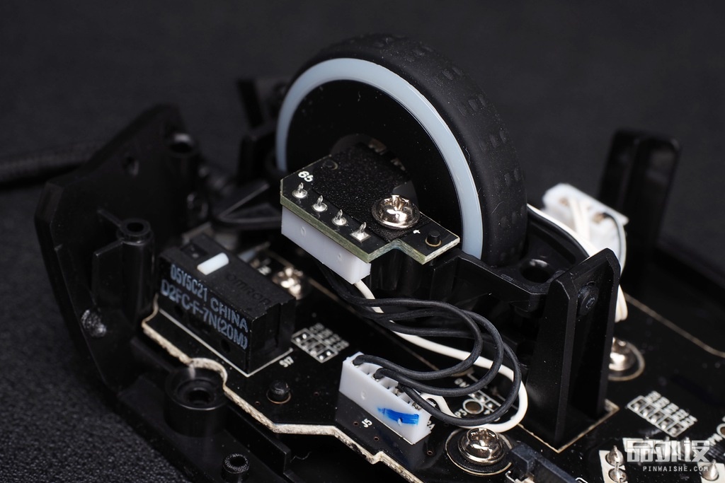 雷蛇那伽梵蛇六芒星背光灯不亮,雷蛇巴塞利斯蛇v2鼠标测评