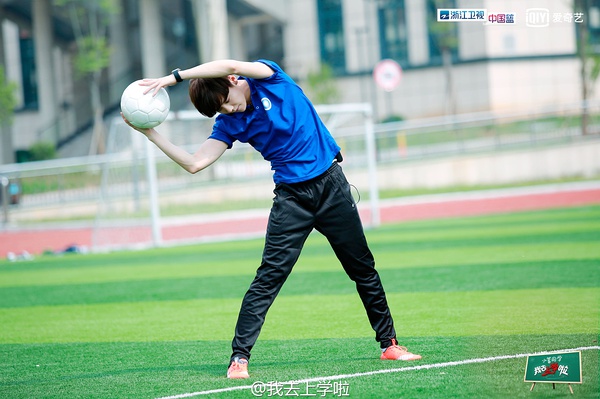 鹿晗我去上学啦小迷妹,鹿晗我去上学啦pk舞蹈