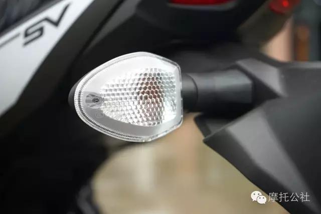 铃木gw250双缸水冷最新款街车,gw250神车到底怎么样