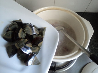 快！拿个大点的盆子，接住我的口水！