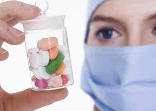 经常口腔溃疡牙龈肿痛是哪里上火,牙龈肿痛怎么判断是智齿还是上火