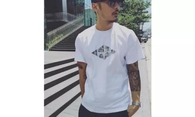 城内的人迷茫城外的人慌张,城里的人不懂城外人的快乐