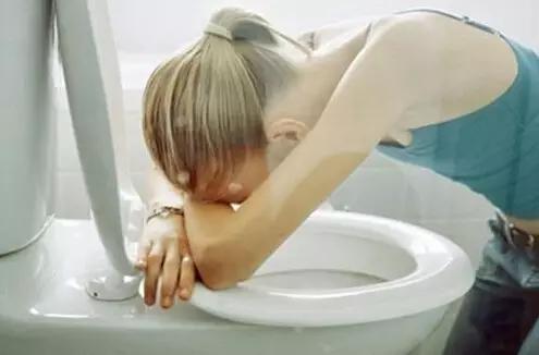 过敏导致呕吐该怎么办,突然呕吐怎么缓解