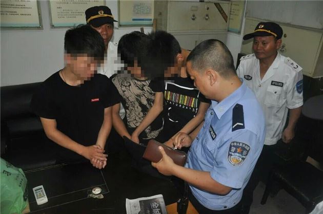 三初中生嫌考试压力大偷饮料，被抓后发现随身携带震动棒和安全套