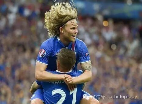 足足输了50年球的捕鱼小国，靠一支鲜肉神勇足球队玩起了满世界圈粉运动~