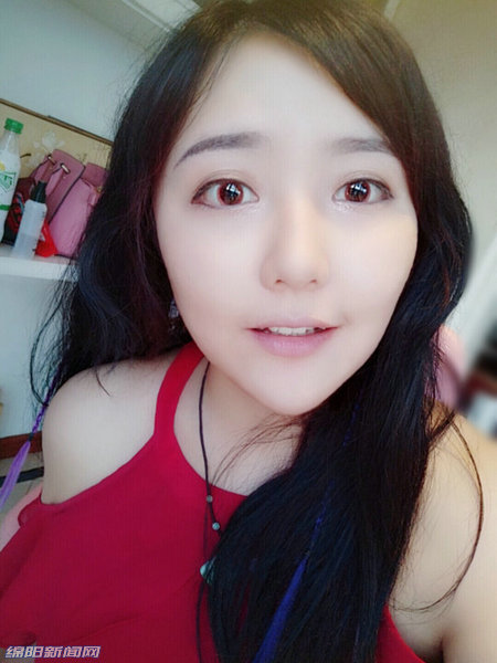 都市夜猫子｜网络足球解说员绵阳萌妹子：因为热爱所以熬夜