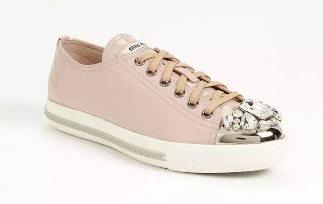 有了小粉鞋，你可以和小白鞋说分手了