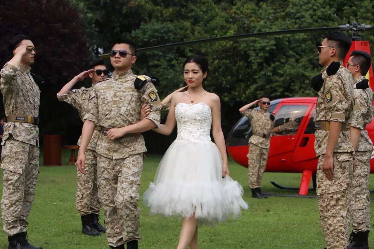 一场水上婚礼视频,一场海底龙宫婚礼