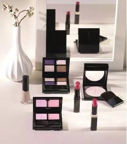 也不是非画不可，知道suqqu像银河系一样美就够了