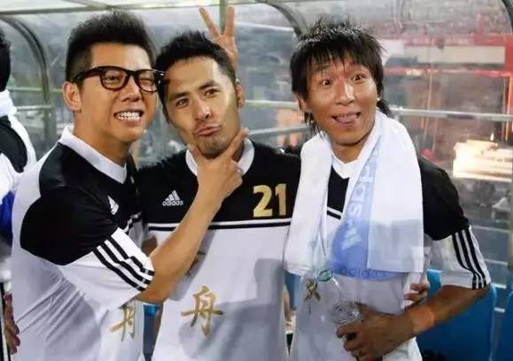 鹿晗踢球明星队,鹿晗踢球什么水平